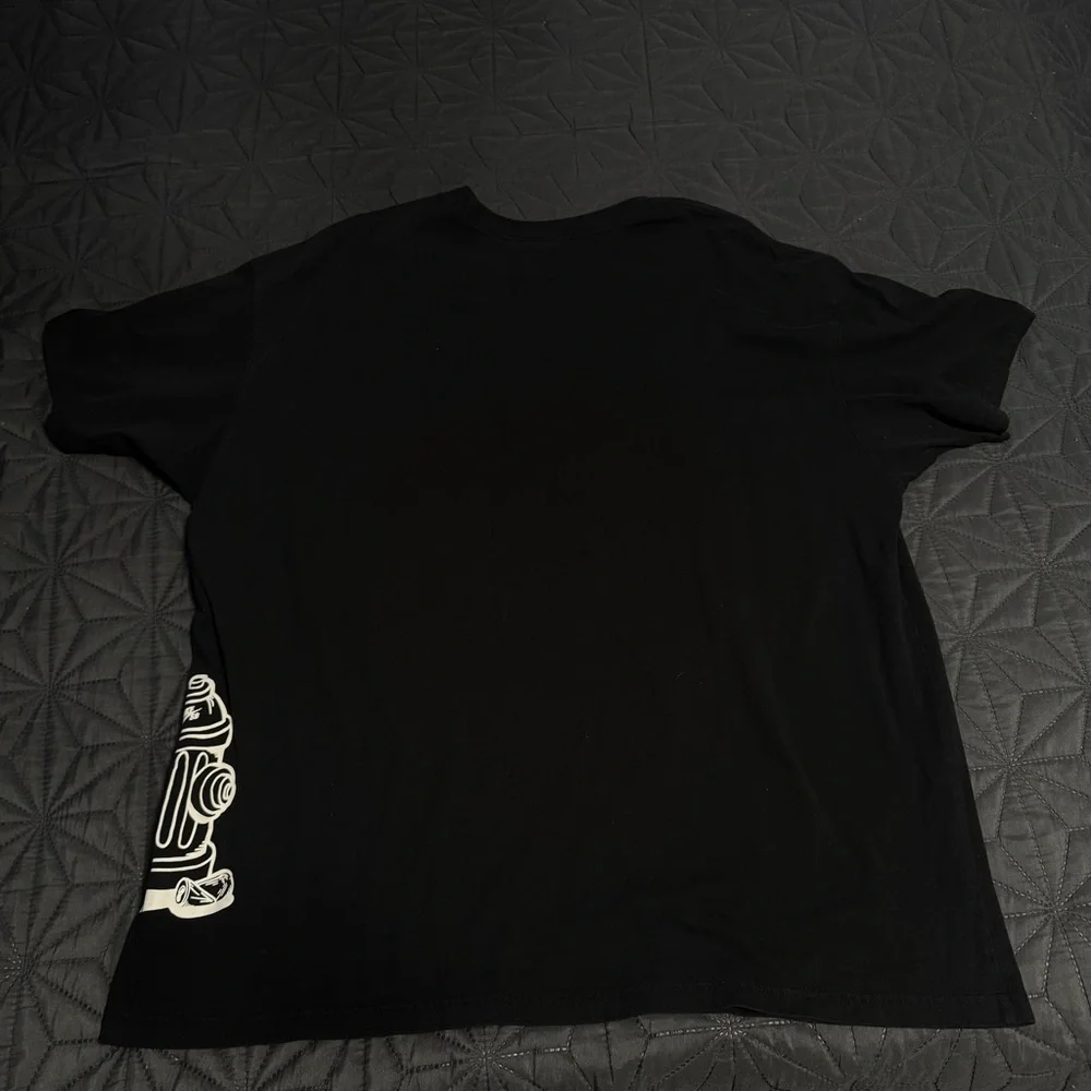 Nike Black Short-Sleeve Tee with White Corner Graphic - Picture 2 of 4
